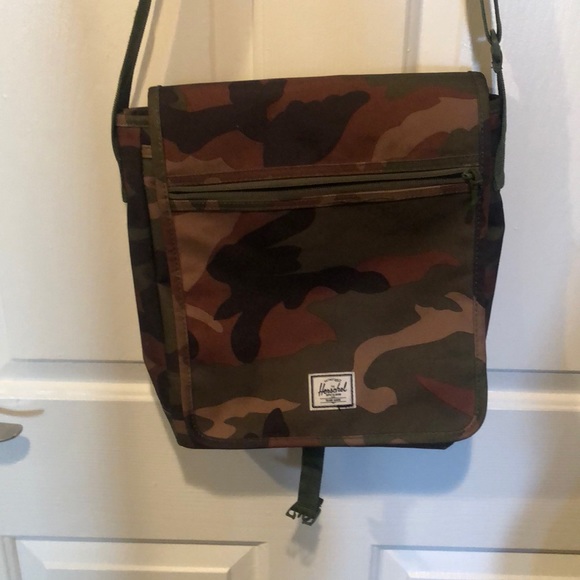Herschel bag fits 11 inch laptop - Picture 1 of 3